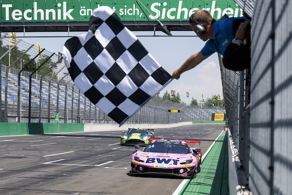 Il DTM parla italiano: Cairoli leader del campionato tedesco con la Ferrari