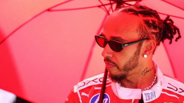 Hamilton dribbla i pensieri di titolo: occhi puntati su Mercedes
