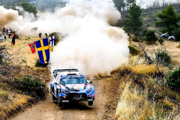 WRC, Neuville chiude in testa la prima tappa in Grecia