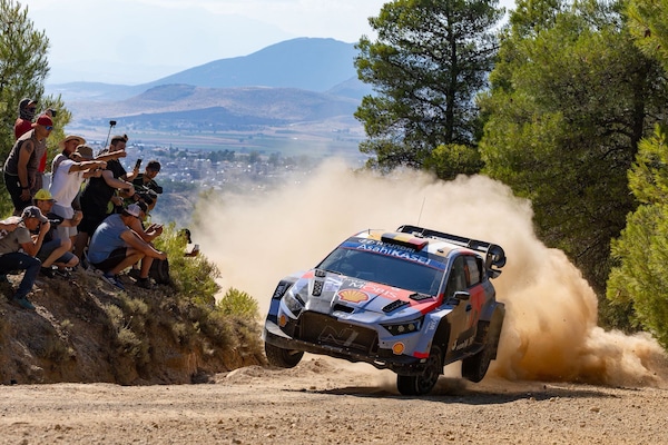 Rally Grecia, Neuville sempre in testa dopo la seconda tappa all'Acropolis