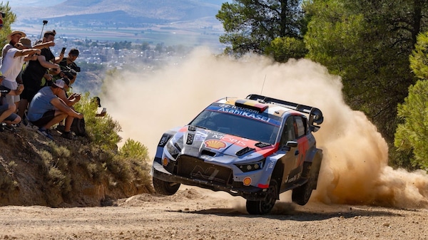 Rally Grecia, Neuville sempre in testa dopo la seconda tappa all'Acropolis