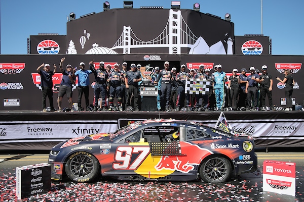 NASCAR: a Sonoma la vendetta di Van Gisbergen