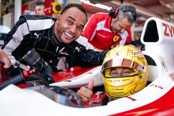 Due Hamilton in Ferrari: Lewis porta il fratello Nicolas sulla F1