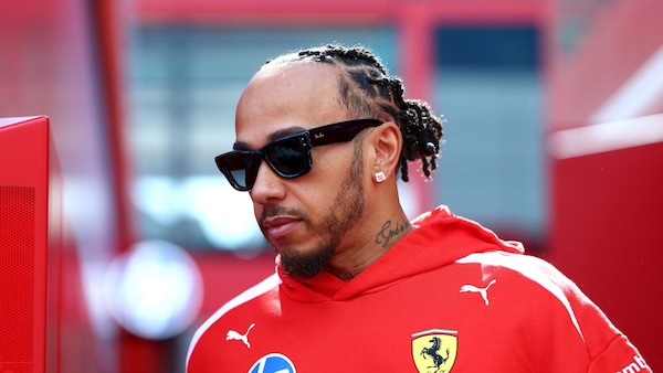 Hamilton frena sulle aspettative Ferrari a Silverstone: è tutta una questione di motore