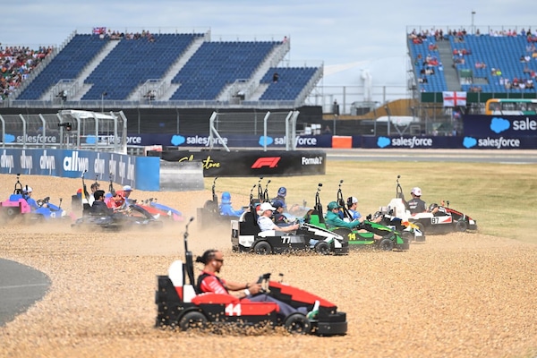 Alonso ha vinto la gara Lego, Leclerc nella sabbia: il resoconto del mini GP di Silverstone