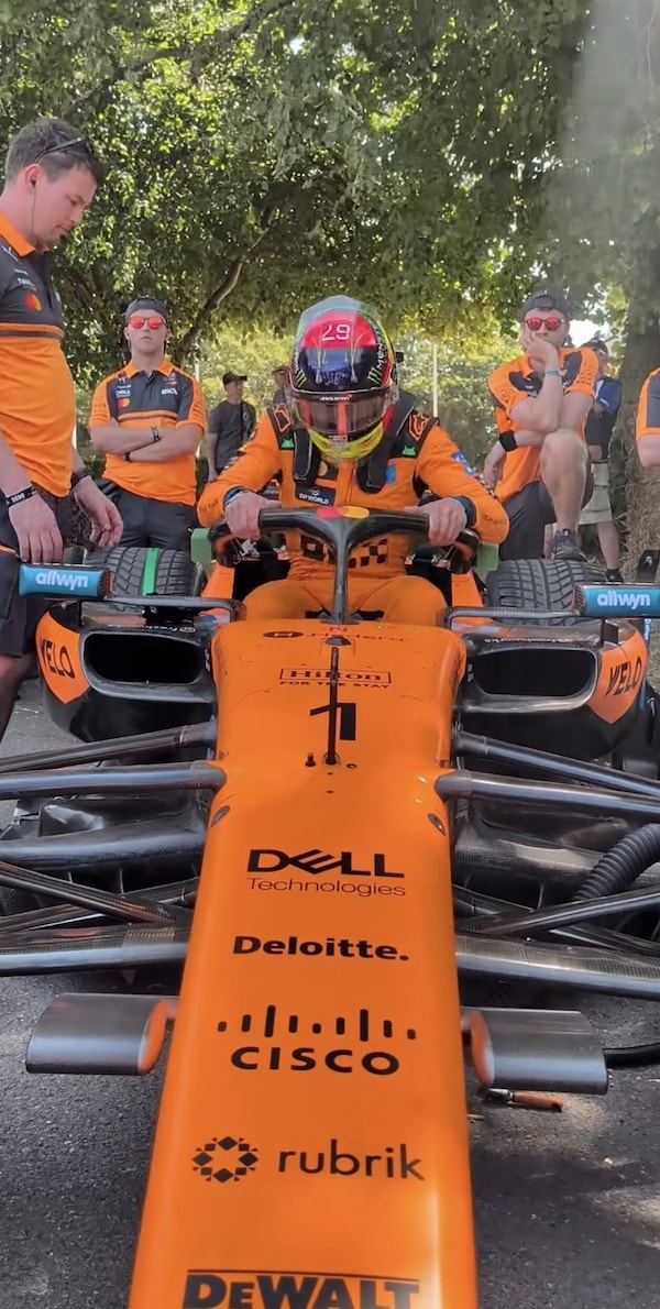 Fornaroli accende Goodwood al volante della McLaren