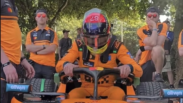 Fornaroli accende Goodwood al volante della McLaren