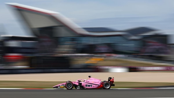 Minì, che debutto con Alpine F1! C'è Silverstone e tanti chilometri