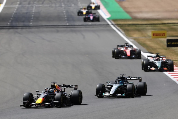 Mercedes e Red Bull, la sfida è in pista e a colpi di dichiarazioni pungenti