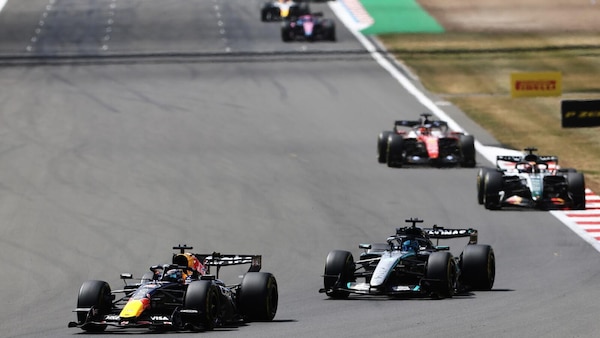 Mercedes e Red Bull, la sfida è in pista e a colpi di dichiarazioni pungenti