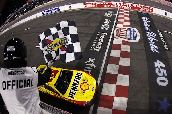 NASCAR: Logano domina a North Wilkesboro
