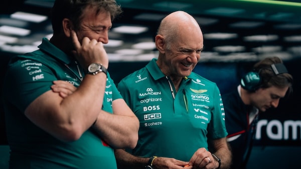 Aston Martin ha tutti gli occhi su di sé, ecco come cambia la AMR-26 "B" in Ungheria