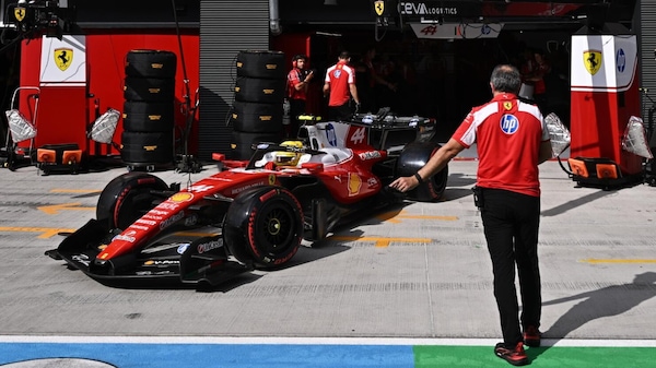 Hamilton, arriva la penalità per impeding su Piastri