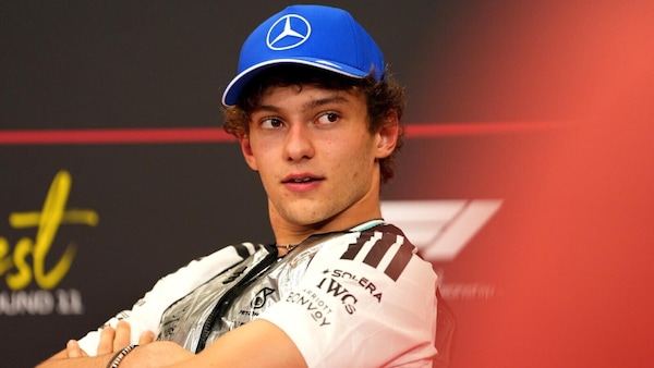 Antonelli in Sardegna: dalla Formula 1 alla Costa Smeralda al volante della Mercedes