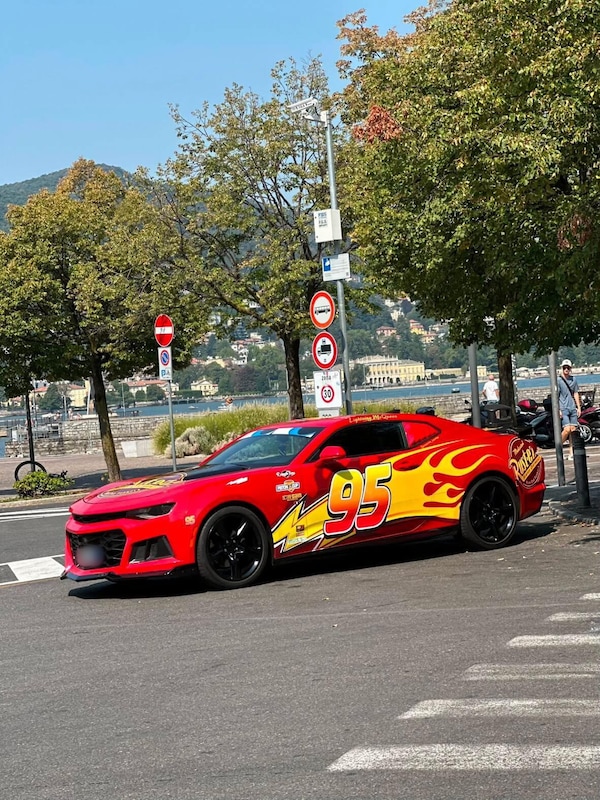 Da Cars alla realtà: la Camaro di Saetta McQueen conquista le strade e fa sognare