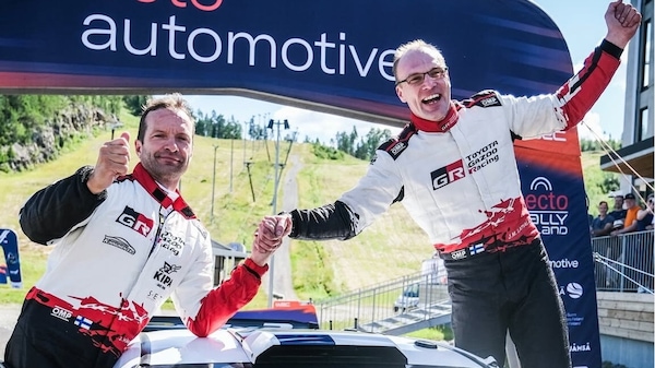 Latvala lascia il segno in Finlandia, il team principal Toyota vince tra le Rally2