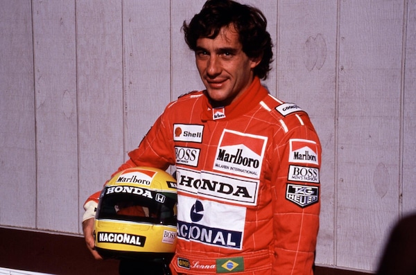 La tuta del terzo Mondiale di Ayrton Senna arriva a Genova