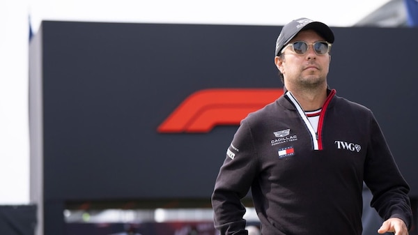 Lo strano caso di Perez: ultimo della classifica, ma al centro del mercato