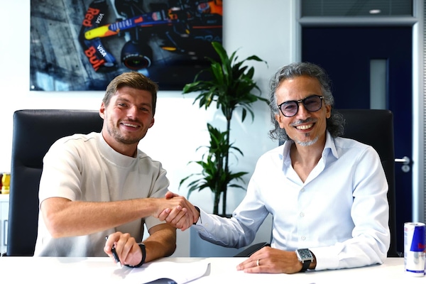 Verstappen giura fede eterna a Red Bull e firma una maxi estensione del contratto