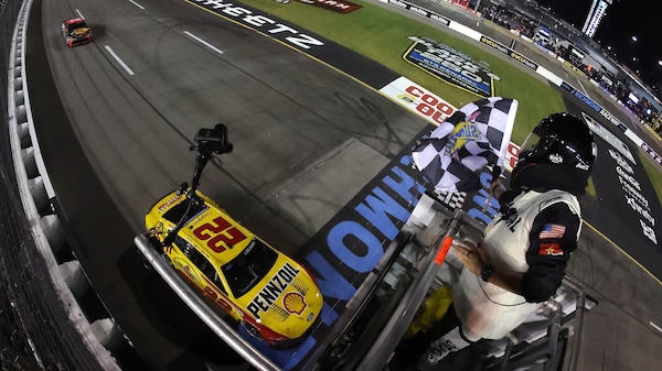 NASCAR: Logano vince la battaglia con Briscoe