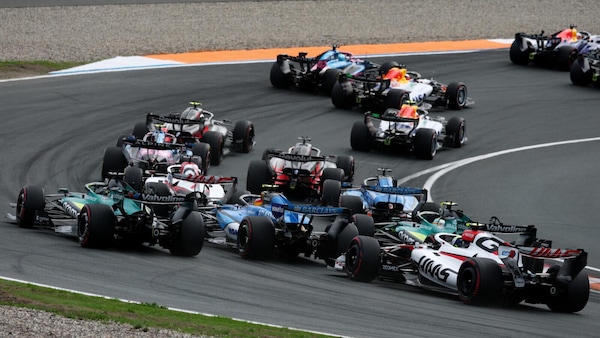 Clamoroso al GP Olanda: Verstappen a muro al giro 1!