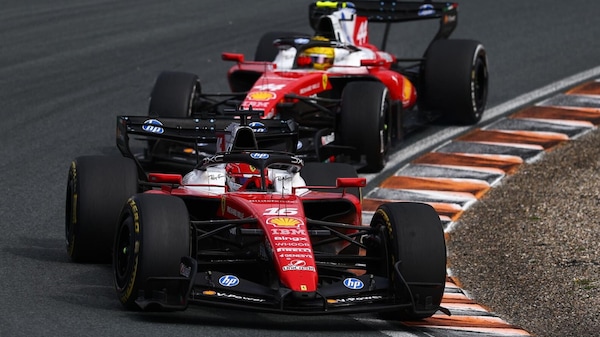 Hamilton alza la mano: scusa, Ferrari