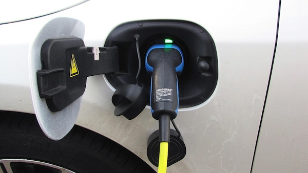 Come funziona un'auto Plug-in Hybrid