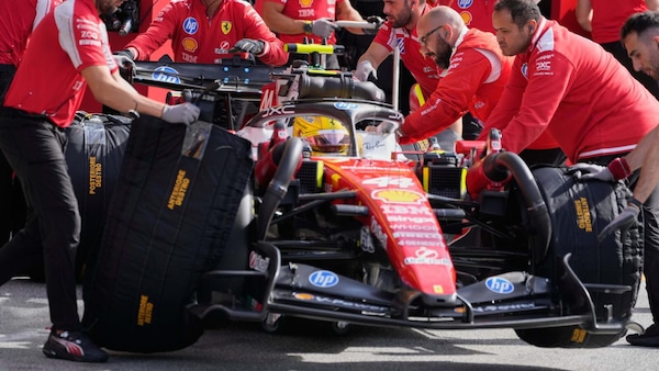 Ferrari ancora tra le polemiche, l'atteggiamento di Hamilton e Leclerc fa discutere