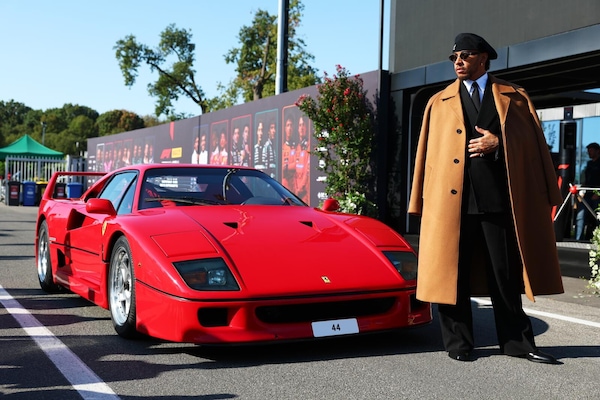 Monza, è subito Hamilton-show con la Ferrari F40 e mamma Carmen
