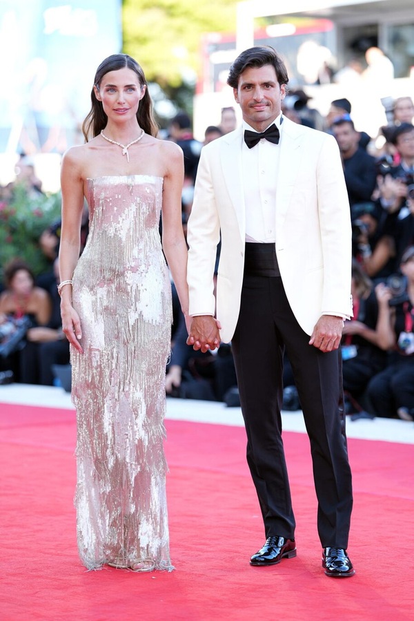 Sainz cambia pista: a Venezia con Rebecca Donaldson per la Mostra del Cinema