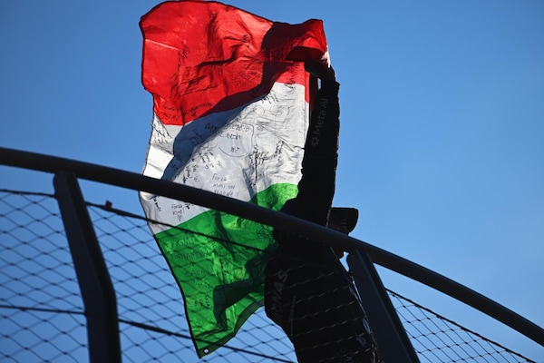 Antonelli infiamma Monza, il pubblico canta con lui: è Italia Starter Pack!