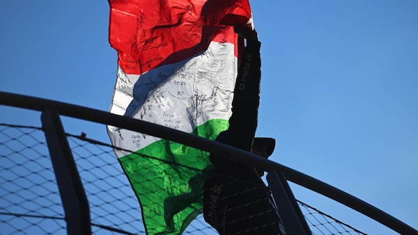 Antonelli infiamma Monza, il pubblico canta con lui: è Italia Starter Pack!