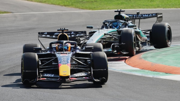 Verstappen, esagerato l'Overtake Mode Mercedes: per fortuna ci sono i sorpassi all'esterno