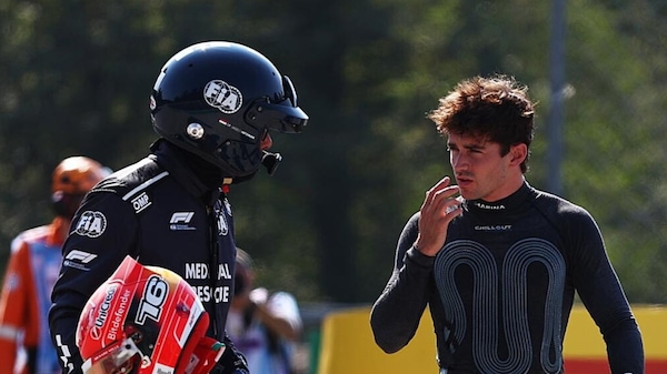 Leclerc rompe il silenzio dopo il botto di Monza: "Duro colpo, emotivamente fa male"