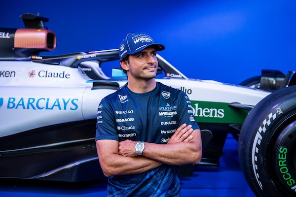 GP Spagna, Sainz torna alle origini con il casco dei tempi del kart