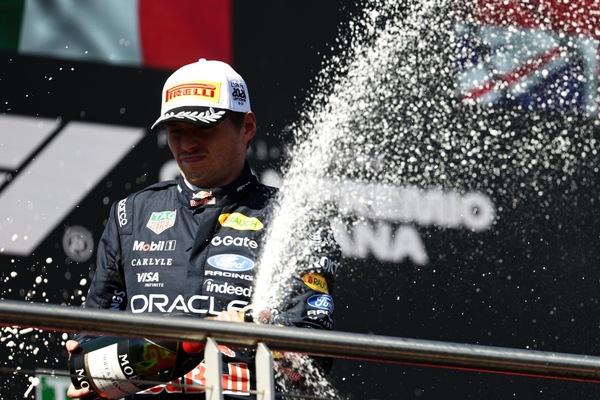 Verstappen: "Norris sfortunato, ma qui non si sorpassa..."