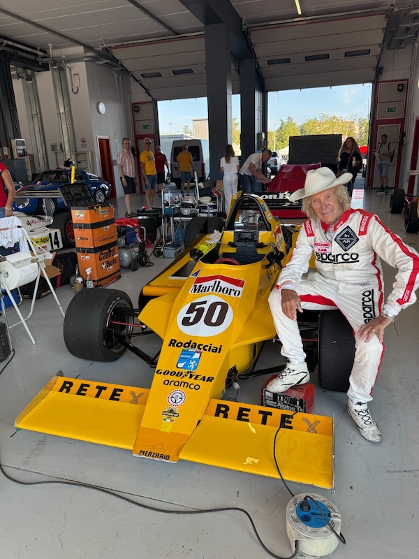 Quanto è più colto il Minardi Day della Fanzone di Monza!