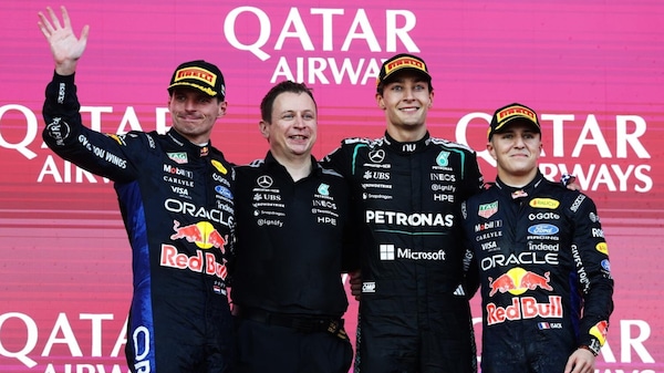 Russell vince in volata su Verstappen a Baku, Antonelli rimonta fino in top 5