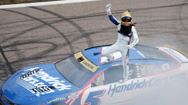 NASCAR: Larson non si ferma in Kansas