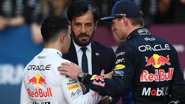 Verstappen: semplice, no? "C'è una guerra e non dovremmo correre"