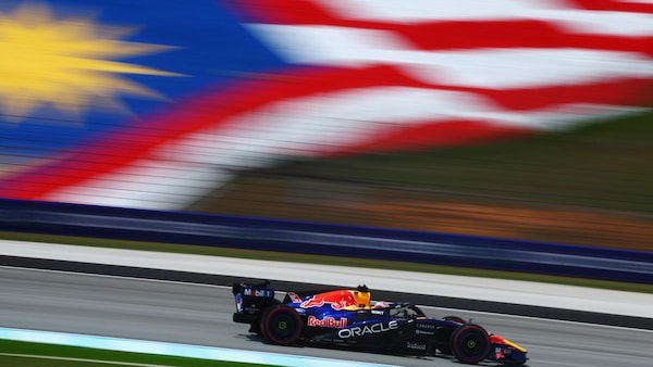 GP Bahrain in Malesia, FP1: si comincia con Verstappen davanti