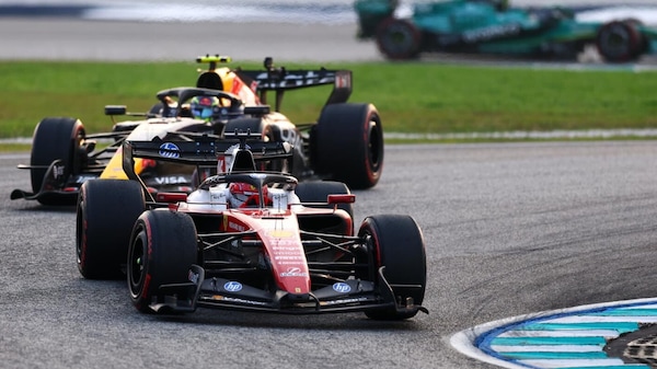 Leclerc: "Strategia sbagliata". E avverte: "A volte non abbiamo il controllo della potenza"