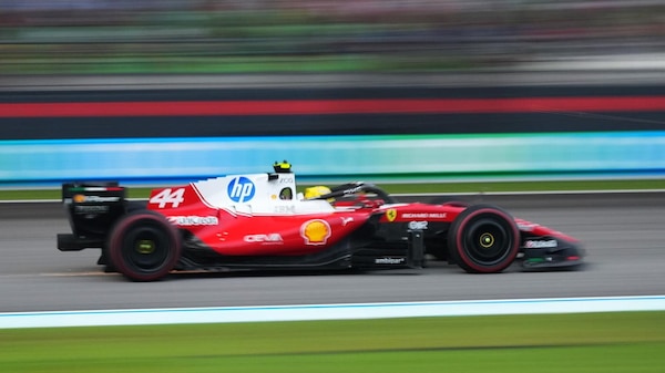 Ferrari si salva in corner, prima sbaglia strategia e poi sale sul podio 