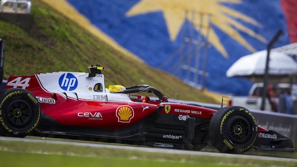 Hamilton e i meriti Ferrari: siamo stati degli innovatori, nel 2027 arriverà anche il motore