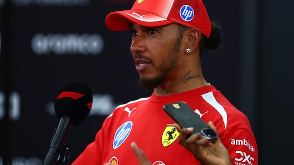 Hamilton: quante critiche verso la Ferrari! "Le slick una scelta collettiva"